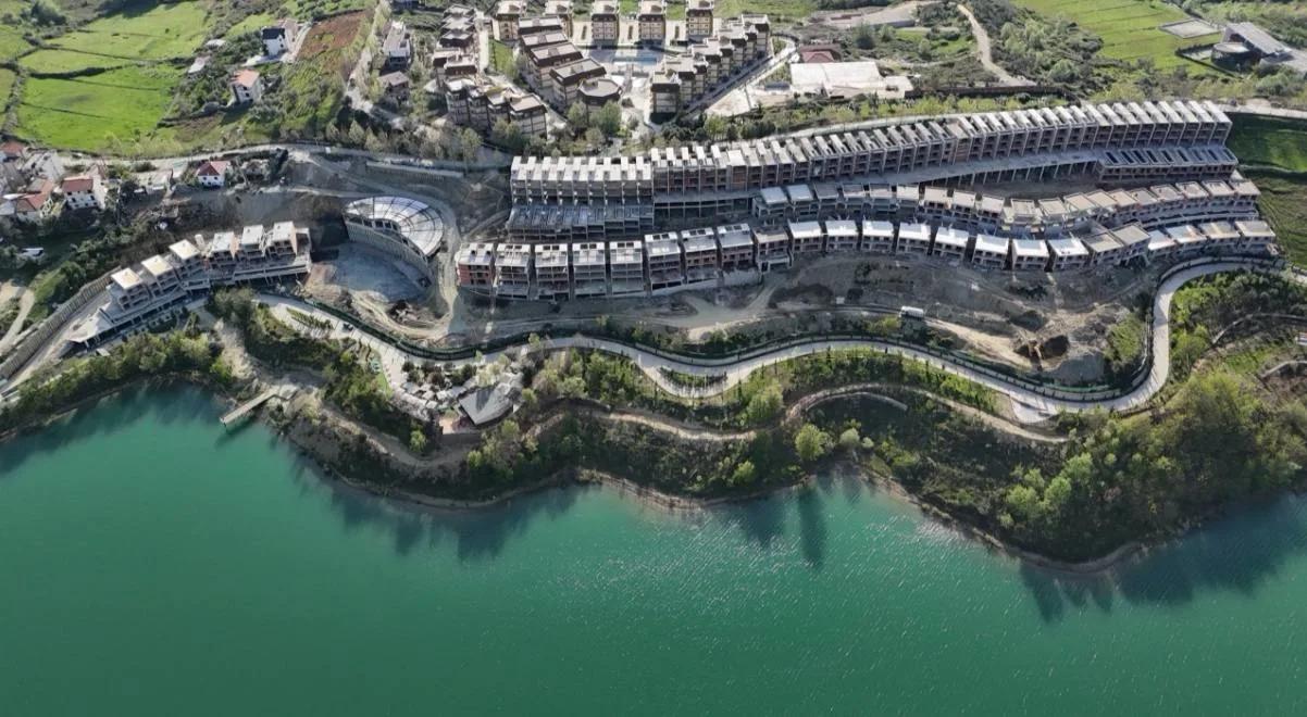 Албания. Тирана, озеро Фарка