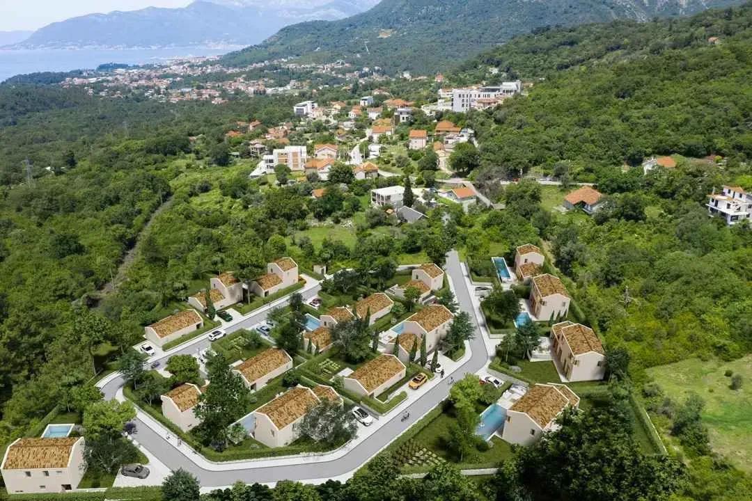 Современные виллы среди зелени рядом с Порто Монтенегро — фото 5