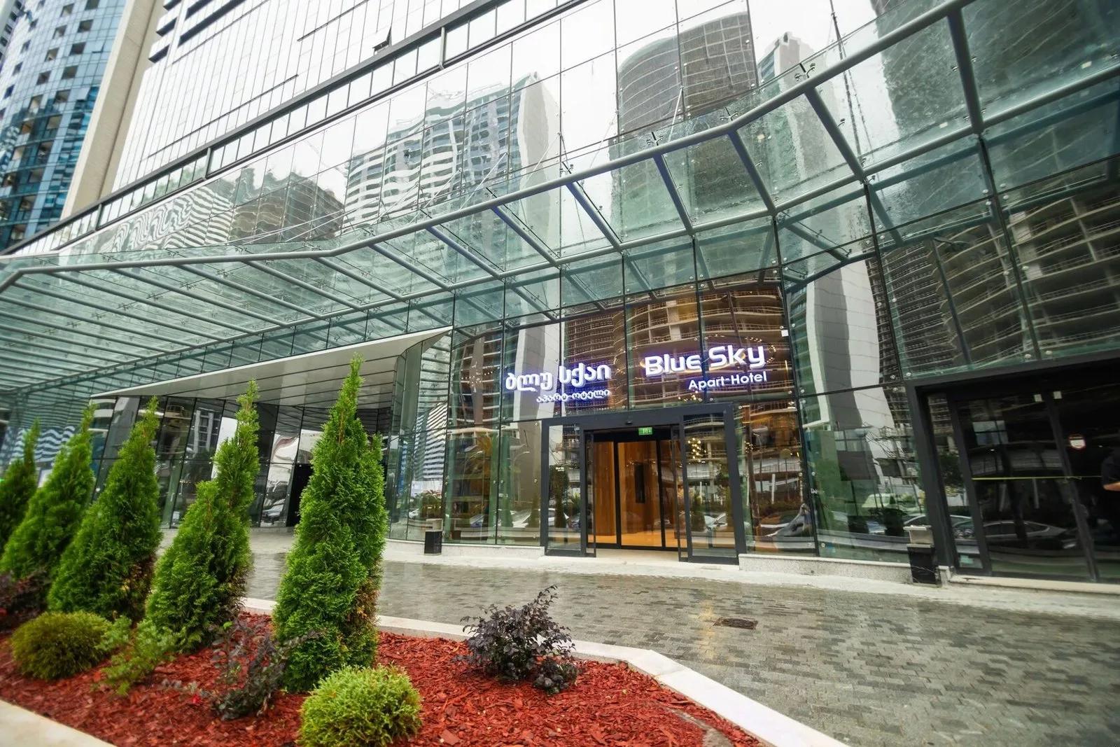 Действующий апарт-отель Holiday Inn и жилая башня в 500 метрах от моря — фото 5
