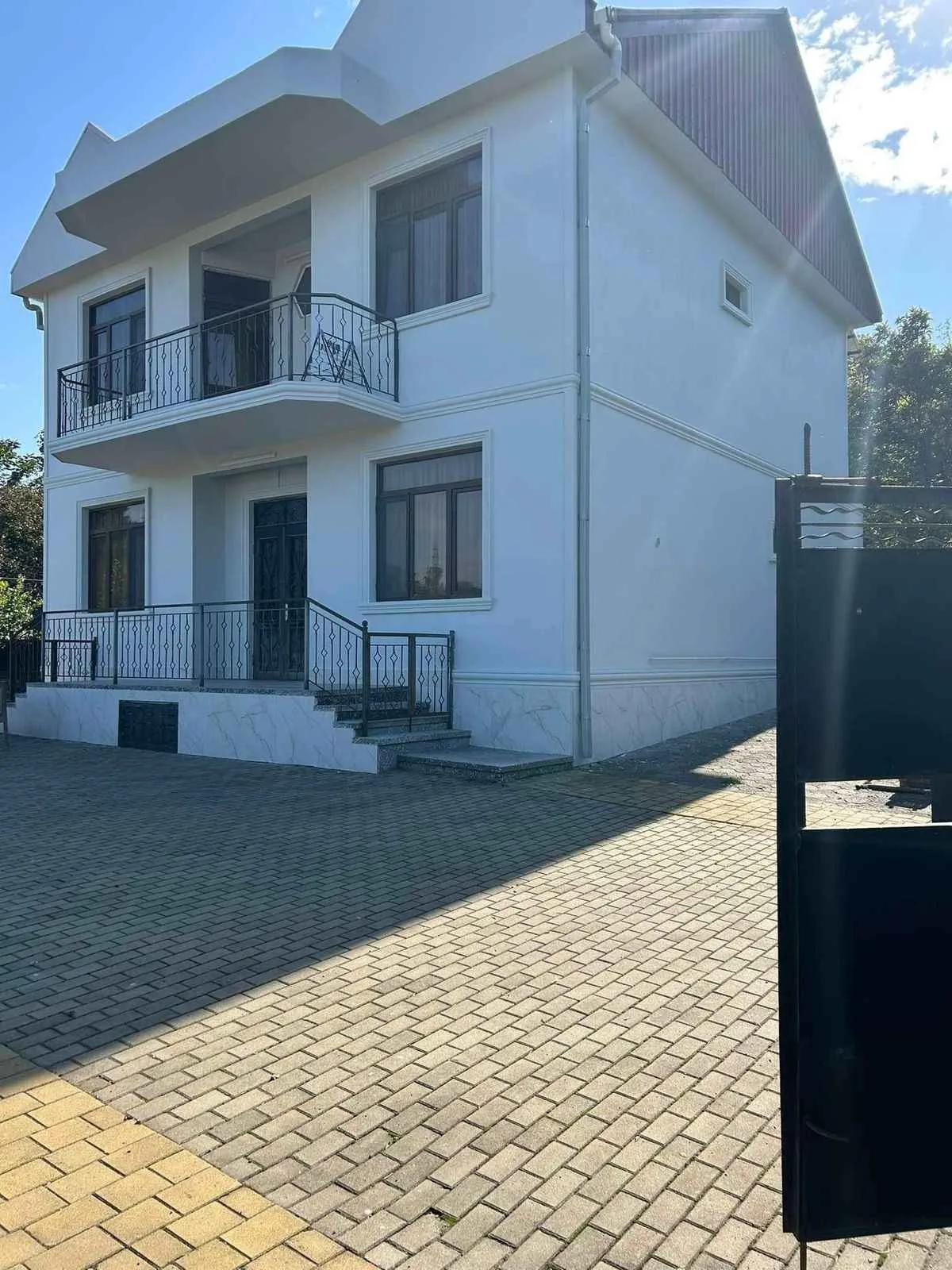 Просторный частный дом с большим садом
